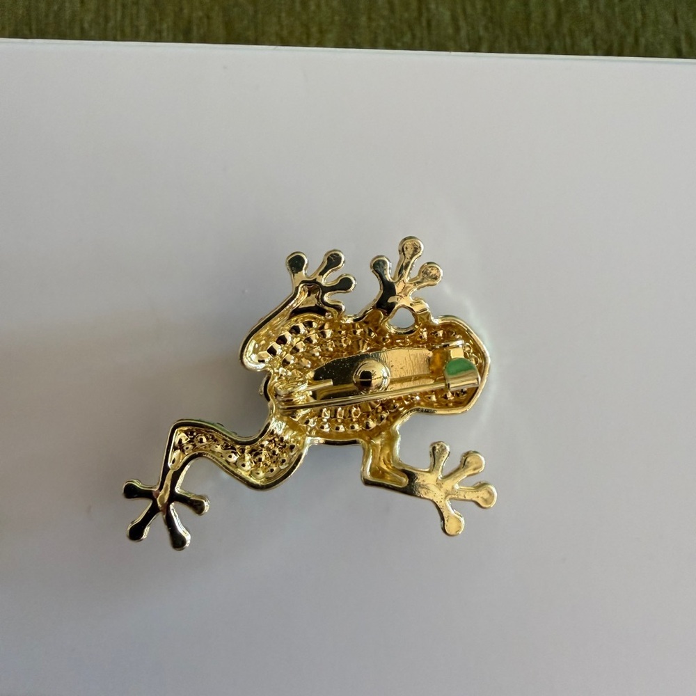 Green Crystal Frog Brooch - Picture 4 of 4
